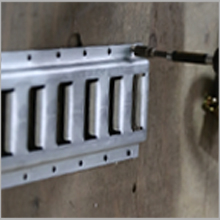 Horizontal and Vertical Cross Style E Track close view - Mytee Products